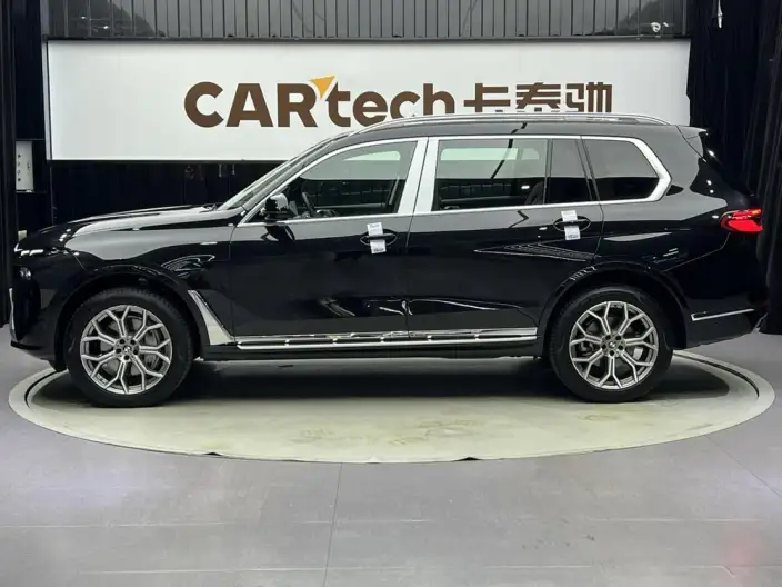 BMW X7 2023 Model xDrive40i Leading Model Luxury Set – фото 4