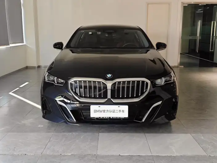 BMW 5 Series 2025 Model 530Li Exclusive Model M Sports Set – фото 2