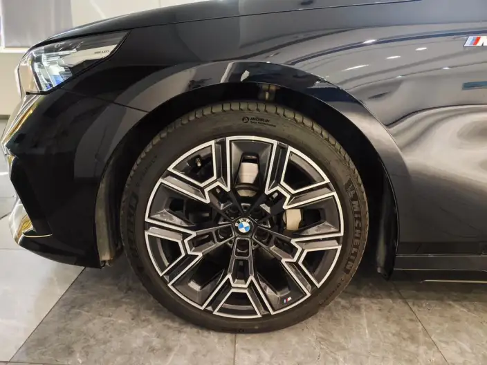 BMW 5 Series 2025 Model 530Li Exclusive Model M Sports Set – фото 7