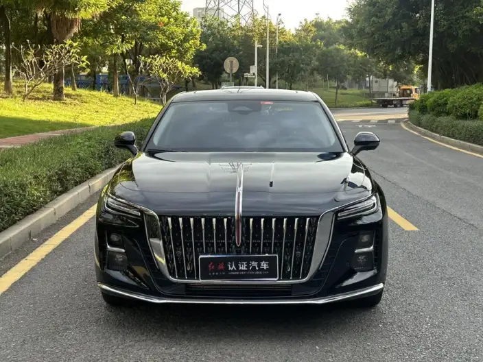Hongqi H5 2025 Model 2.0T Automatic Flag Enjoy Edition