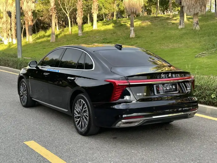 Hongqi H5 2025 Model 2.0T Automatic Flag Enjoy Edition