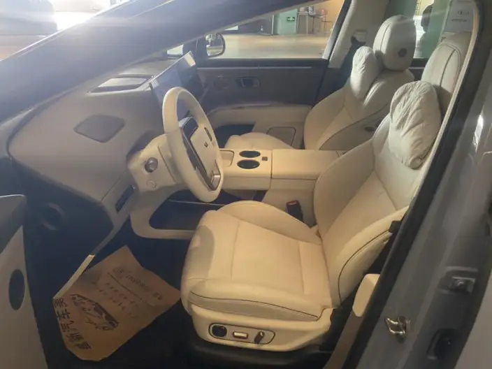 Li Auto i8 2025 Model Standard Edition – фото 9