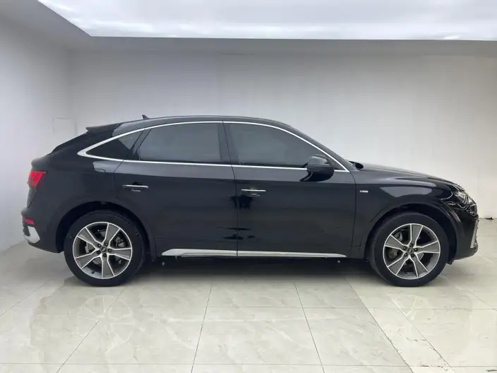 Audi Q5L Sportback 2022 Model 40 TFSI Luxury Model – фото 8