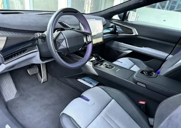 HiPhi Z 2023 Model 4 seat Edition – фото 7