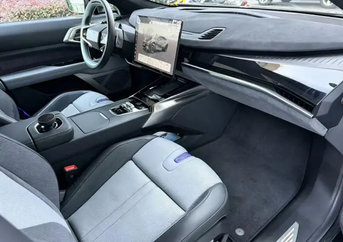 HiPhi Z 2023 Model 4 seat Edition – фото 8