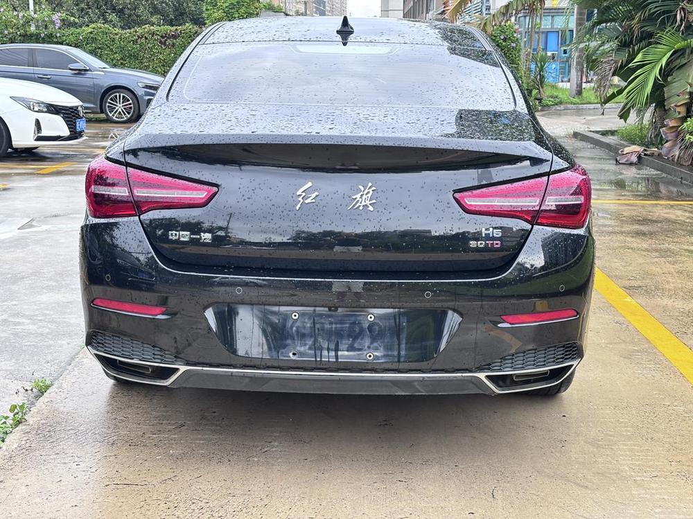 Hongqi H5 Classic 2022 1.5T DCT Flag Charm – фото 5