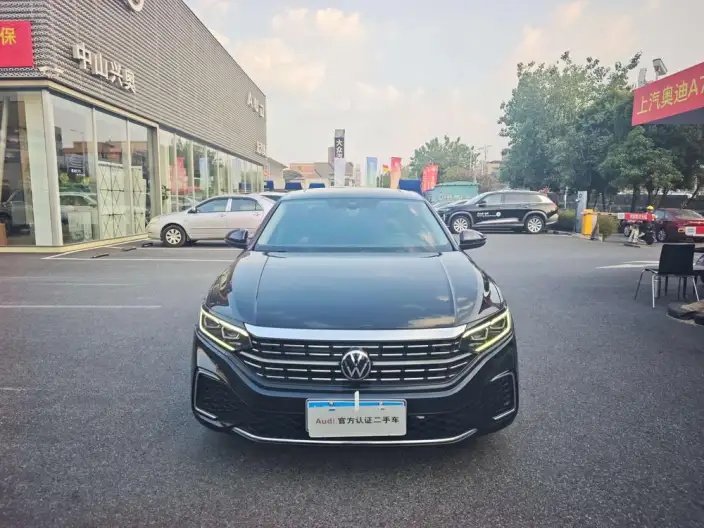 Volkswagen Passat 2022 Model 330TSI Deluxe Edition