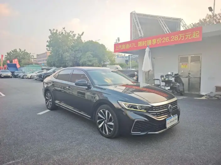 Volkswagen Passat 2022 Model 330TSI Deluxe Edition