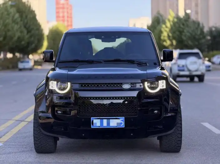 Land Rover Defender 2023 Model 110 5.0T V8