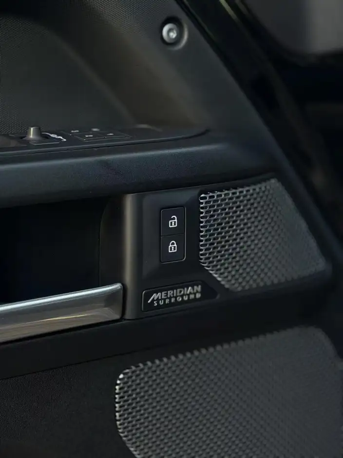Land Rover Defender 2023 Model 110 5.0T V8 – фото 10