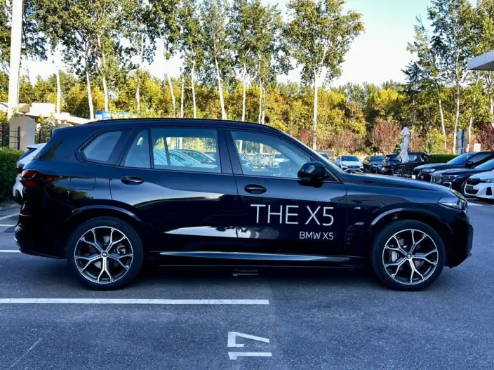 BMW X5 2025 Model xDrive30Li M Sports Night Set – фото 5