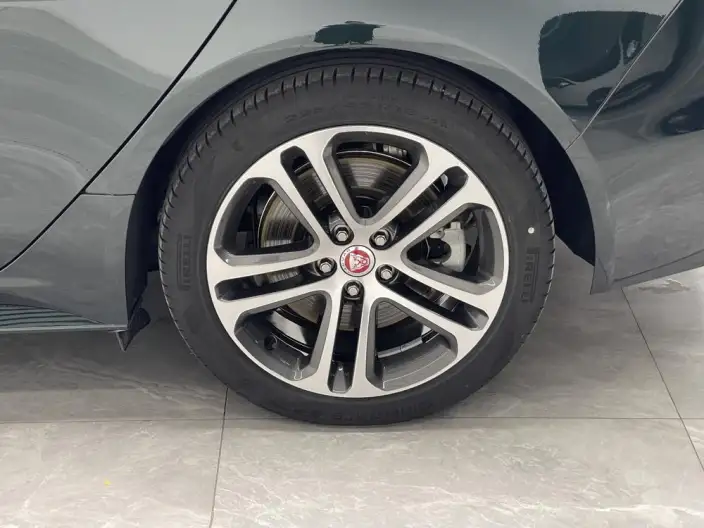 Jaguar XE L 2023 Model 2.0T 250PS R-DYNAMIC S Enterprising Sports Edition – фото 9