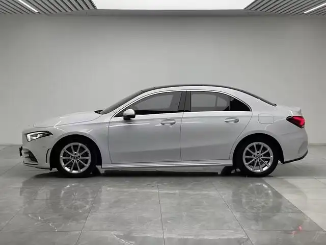 Mercedes-Benz A-class 2022 Model Facelift A 200 L Sports sedan Fashion Edition – фото 4