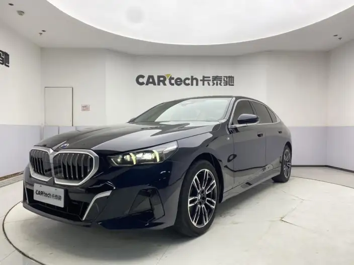 BMW 5 Series 2025 Model 525Li M Sports Set – фото 1