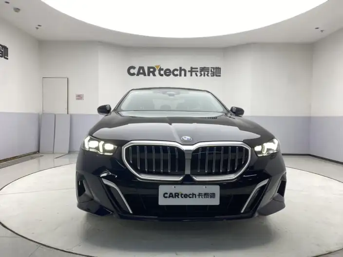BMW 5 Series 2025 Model 525Li M Sports Set – фото 2