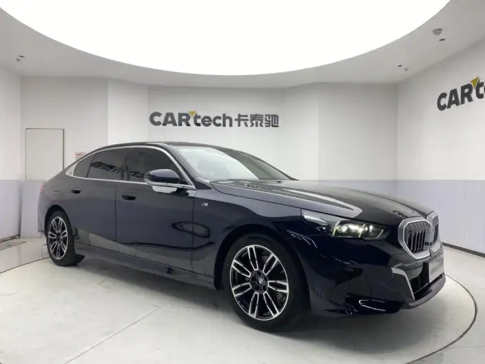 BMW 5 Series 2025 Model 525Li M Sports Set – фото 3