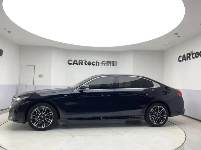 BMW 5 Series 2025 Model 525Li M Sports Set – фото 4