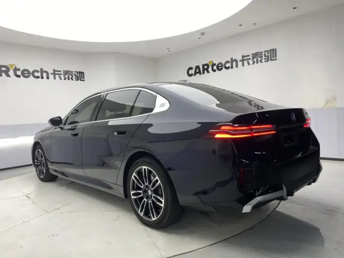 BMW 5 Series 2025 Model 525Li M Sports Set – фото 5