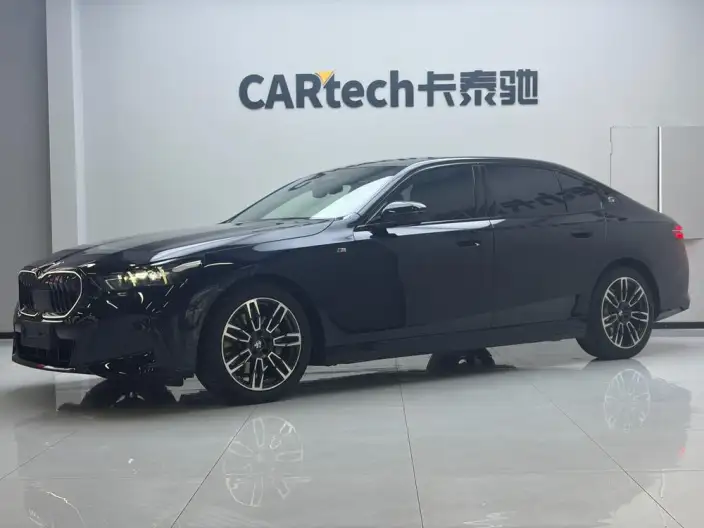 BMW 5 Series 2025 Model 530Li Leading Model M Sports Set – фото 1