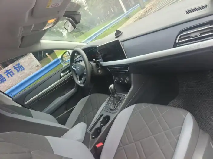 Volkswagen Lavida 2023 Model 1.5L Automatic Manyi Edition – фото 8