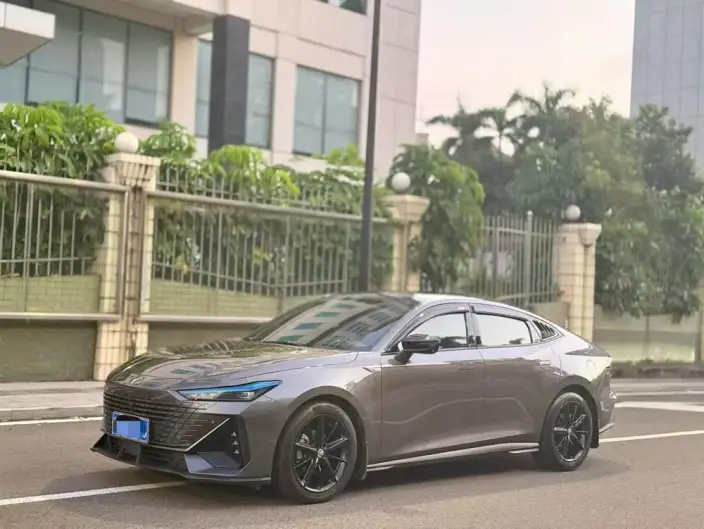Changan UNI-V 2022 Model 1.5T Noble Model