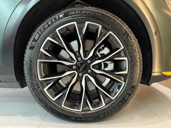 ZEEKR 7X 2026 Model 75kWh Rear Drive Max Edition – фото 8