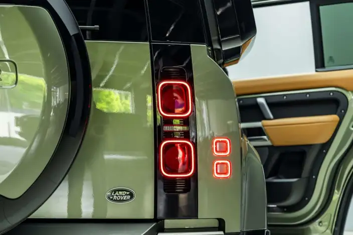 Land Rover Defender 2023 Model Facelift 110 P400 X-Dynamic HSE – фото 9