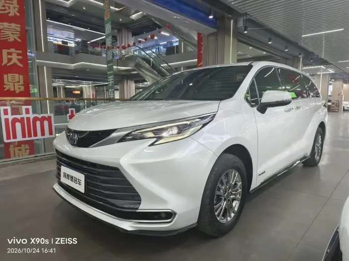 Toyota Sienna 2023 Model Hybrid 2.5L Deluxe Edition – фото 1