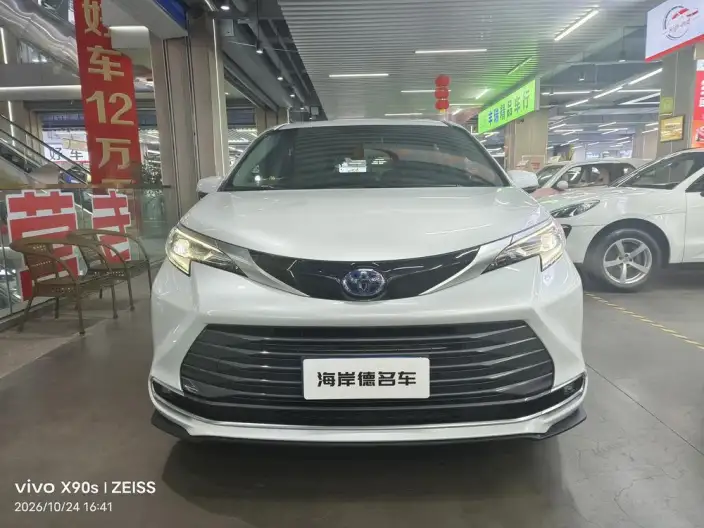 Toyota Sienna 2023 Model Hybrid 2.5L Deluxe Edition – фото 2