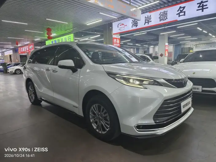 Toyota Sienna 2023 Model Hybrid 2.5L Deluxe Edition – фото 3