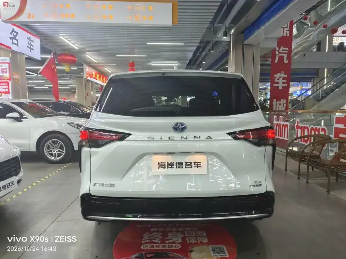 Toyota Sienna 2023 Model Hybrid 2.5L Deluxe Edition – фото 4