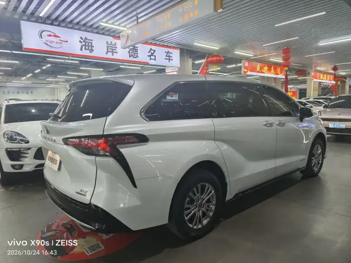 Toyota Sienna 2023 Model Hybrid 2.5L Deluxe Edition – фото 5