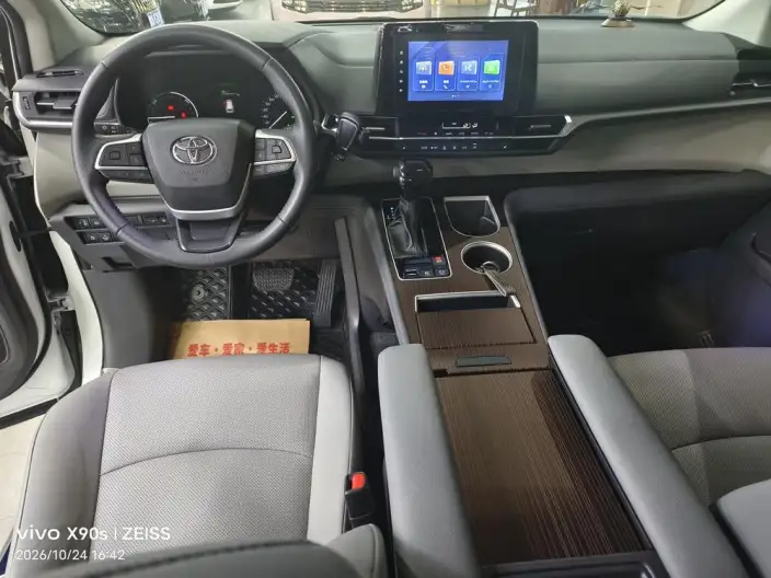 Toyota Sienna 2023 Model Hybrid 2.5L Deluxe Edition – фото 6