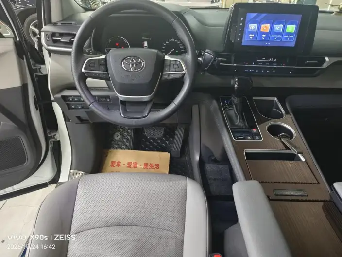 Toyota Sienna 2023 Model Hybrid 2.5L Deluxe Edition – фото 7
