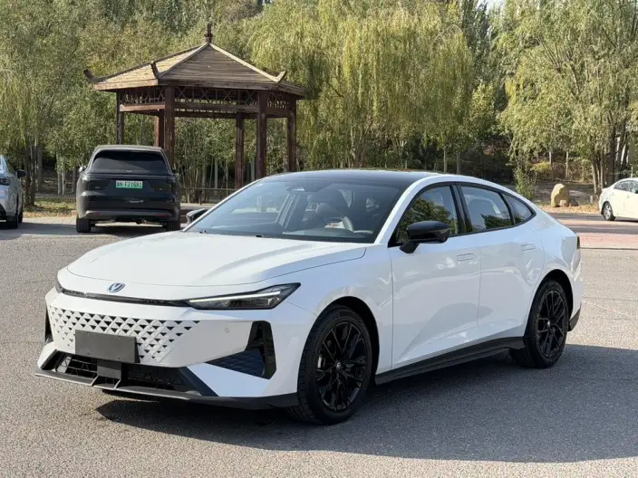 Changan UNI-V 2025 Model 1.5T 500Bar Noble Model