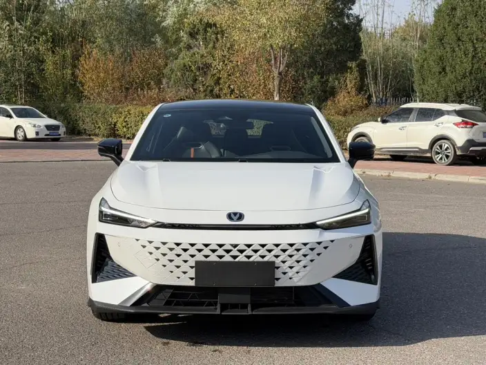 Changan UNI-V 2025 Model 1.5T 500Bar Noble Model