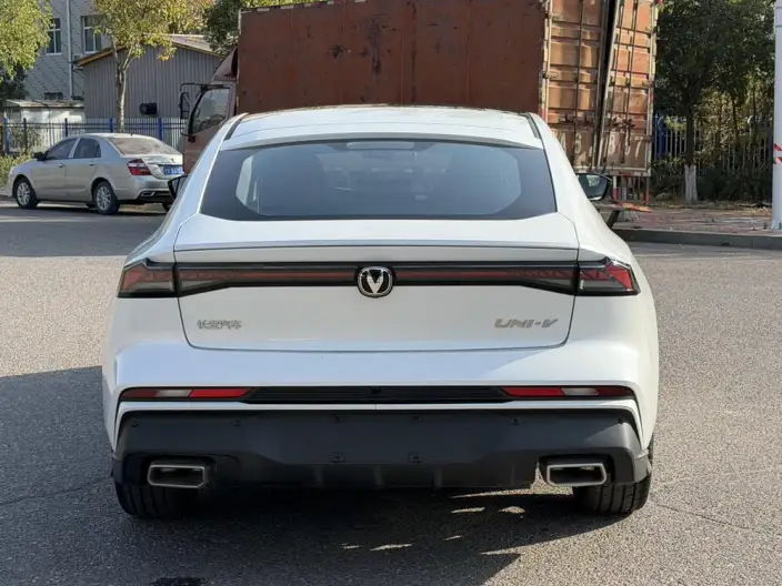 Changan UNI-V 2025 Model 1.5T 500Bar Noble Model – фото 5