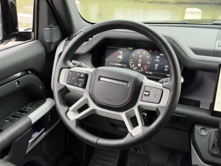 Land Rover Defender 2024 Model 110 3.0T P400 X-Dynamic HSE – фото 7