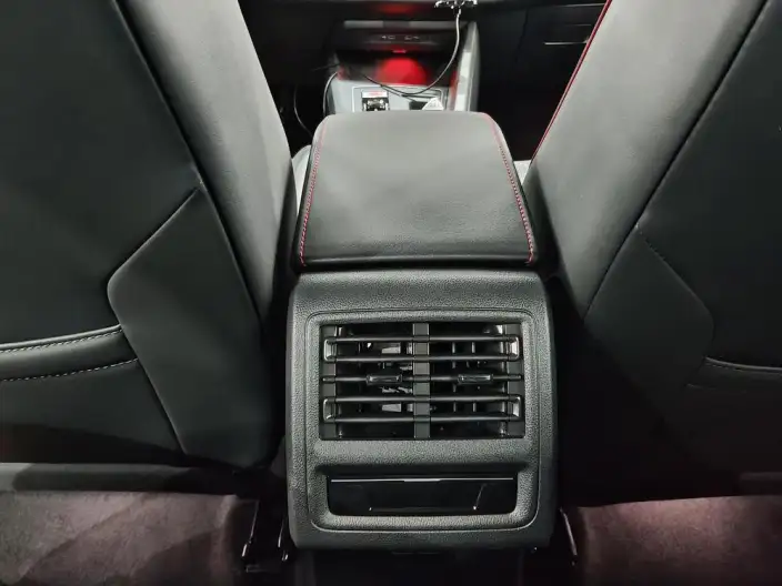 Volkswagen Golf GTI 2023 Model 380TSI DSG GTI – фото 5