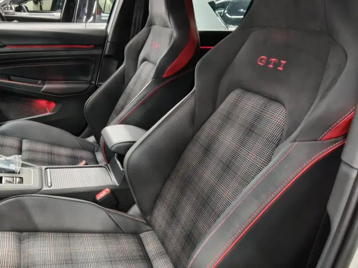 Volkswagen Golf GTI 2023 Model 380TSI DSG GTI – фото 10