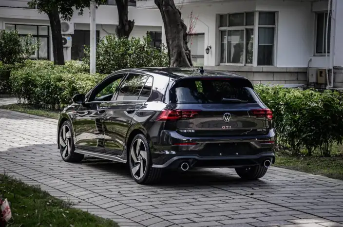 Volkswagen Golf GTI 2021 Model 380TSI DSG GTI – фото 4