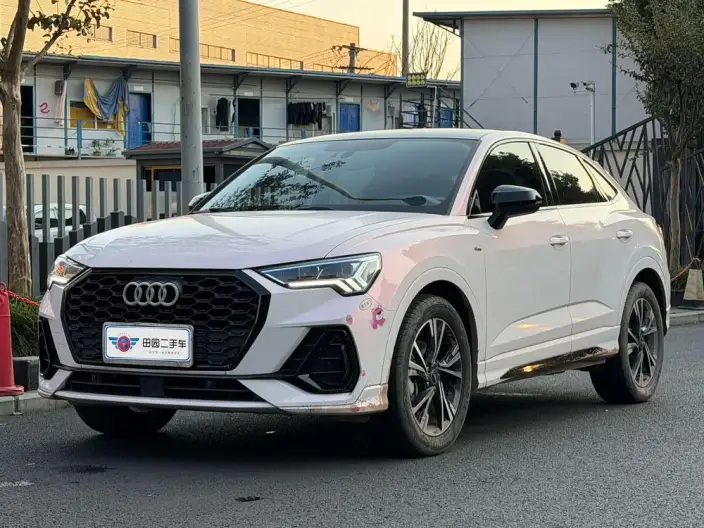 AUDI Q3 Sportback 2022 Model 40 TFSI Fashion Model – фото 1