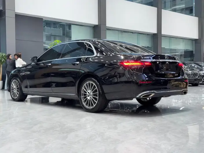 Mercedes-Benz E-Class 2022 Model E 260 L sedan – фото 3