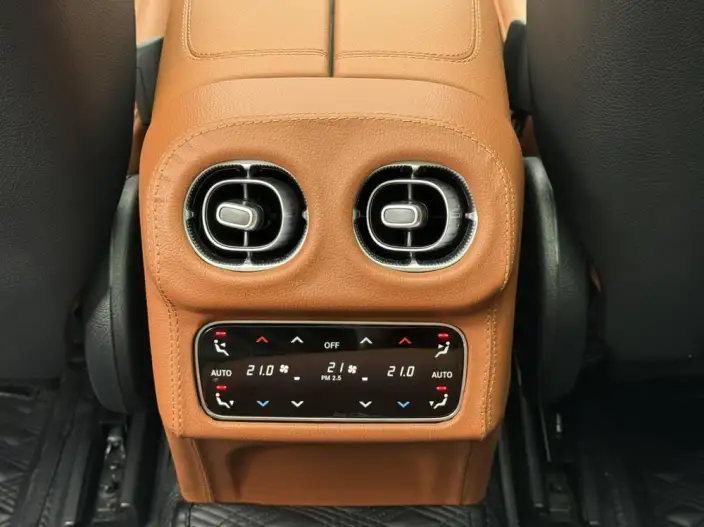 Mercedes-Benz GLC 2024 Model GLC 260 L 4MATIC Luxury Model 5 seat – фото 8
