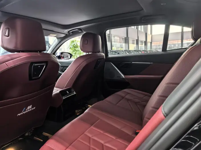 BMW 5 Series 2025 Model 530Li Leading Model M Sports Set – фото 10