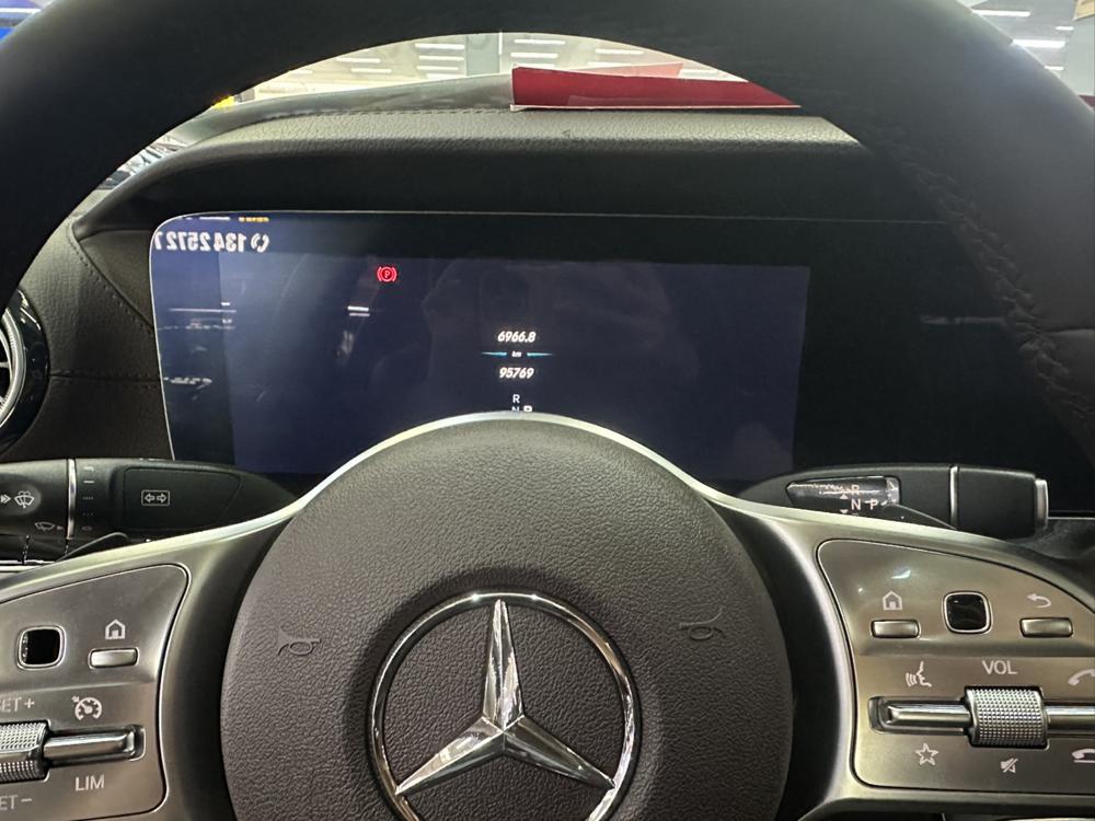Mercedes-Benz CLS Модель 2018 года CLS 300 Luxury – фото 16
