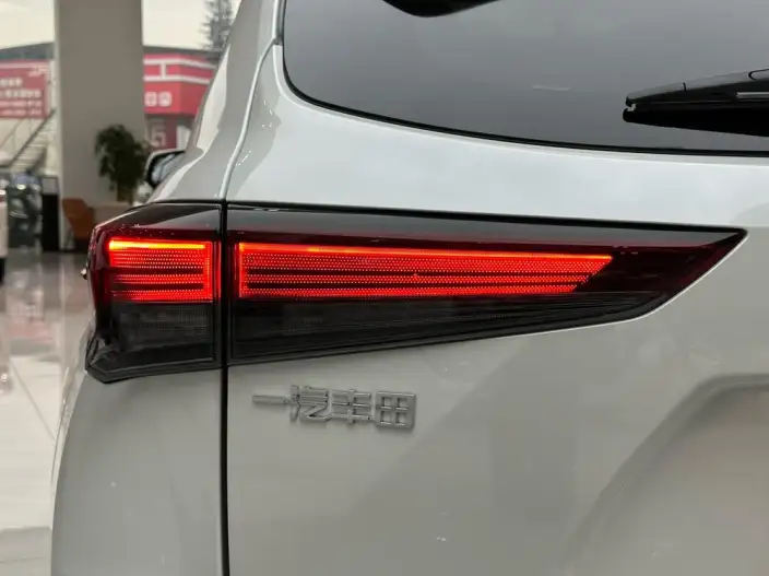 Crown Kluger 2023 Model Intelligent Hybrid 2.5L E-CVT 4WD Premium Edition – фото 10