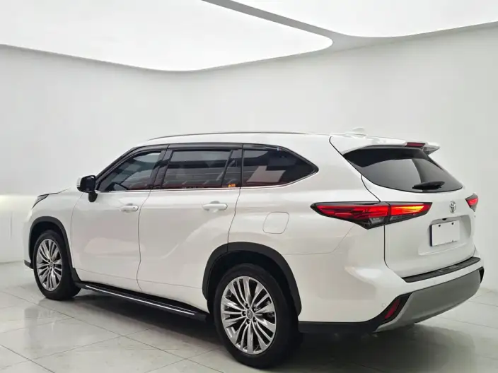 Toyota Highlander 2024 Model Hybrid 2.5L 4WD Premium Edition 7 seat – фото 5