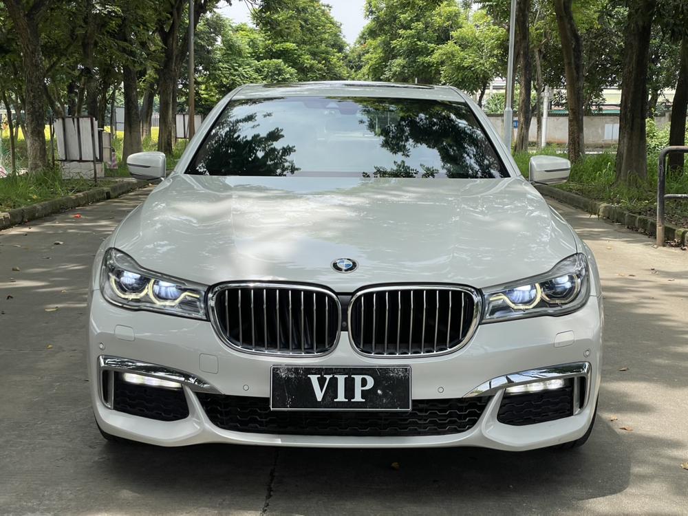 BMW 7 Series Модель 2018 года 740Li xDrive Exclusive M Sports Set – фото 2