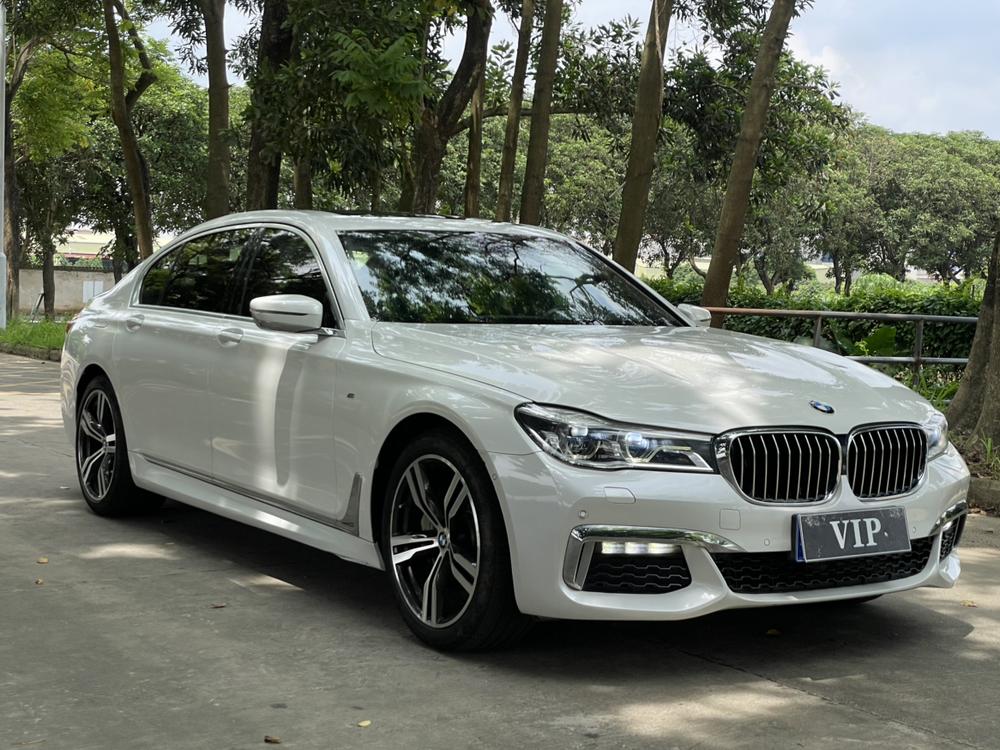 BMW 7 Series Модель 2018 года 740Li xDrive Exclusive M Sports Set – фото 3